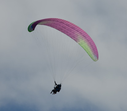 Tandem paragliding s akrobatickými prvky