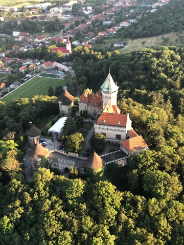 Vyhlídkový let balónem - výhled na Smolenický zámek
