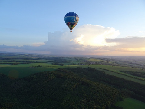 let balonem nad krajinou