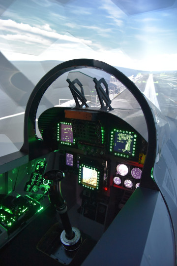 Simulátor stíhačky F-18 Hornet - na lodi (Brno)